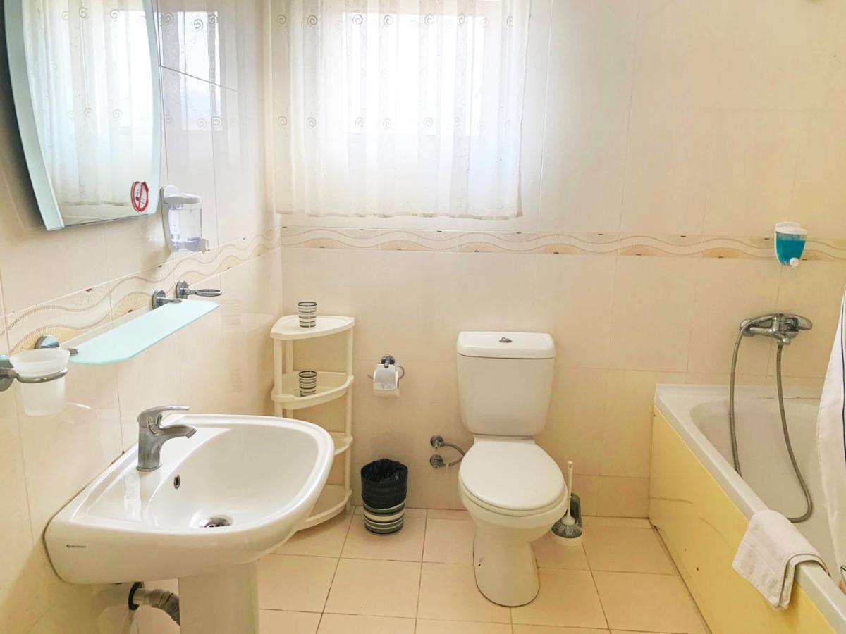 Rix Apartments كيرينيا المظهر الخارجي الصورة